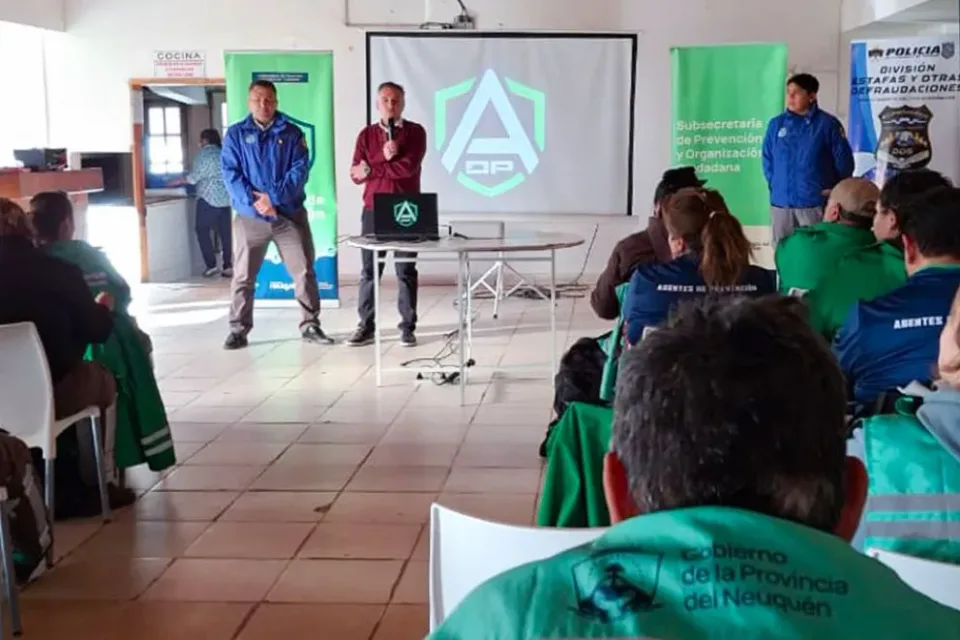 Capacitación de prevención de ciberestafas en el Club Ceppron de Neuquén. Archivo del 26 de agosto de 2026.